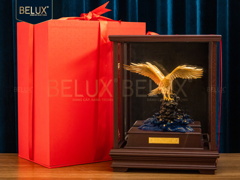 Tượng Đại Bàng tung cánh dát vàng 24k 36x28x17cm